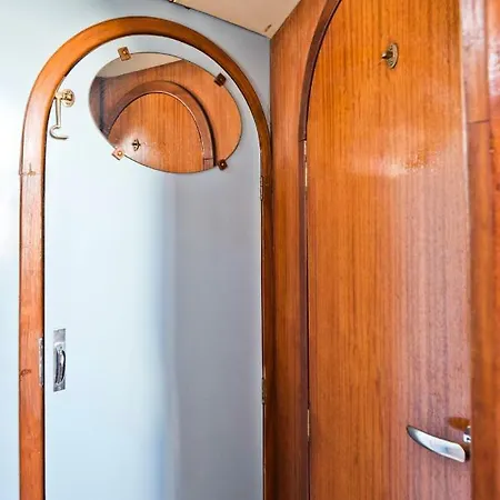 Hotel na wodzie Bmyguest-evamia River Boat