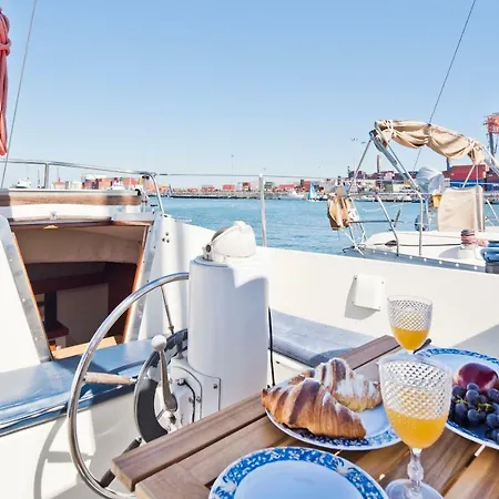 Bmyguest-evamia River Boat Hotel na wodzie