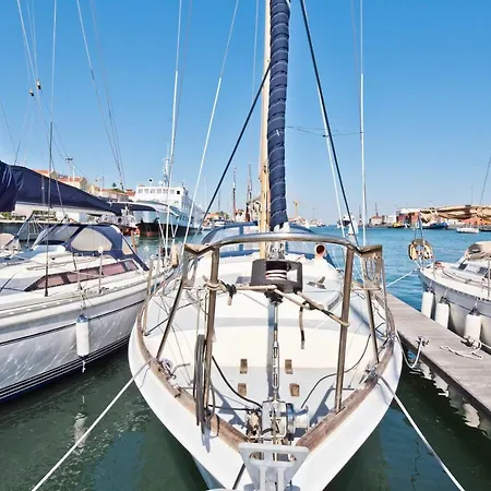 Bmyguest-evamia River Boat Hotel en barco