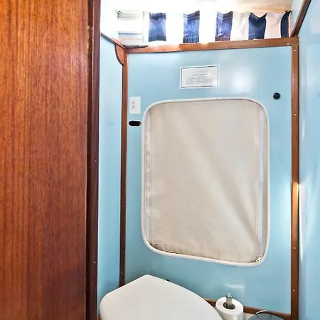 Hotel en barco Bmyguest-evamia River Boat 3*