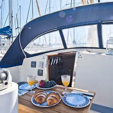 Bmyguest-evamia River Boat Hotel en barco